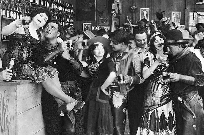 Проститутки в борделе Дикого Запада Проститутки в борделе Дикого Запада