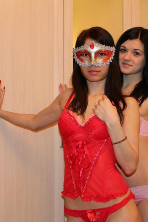 Подружка и Пара Лиза и Алекса у метро Василеостровская Питера