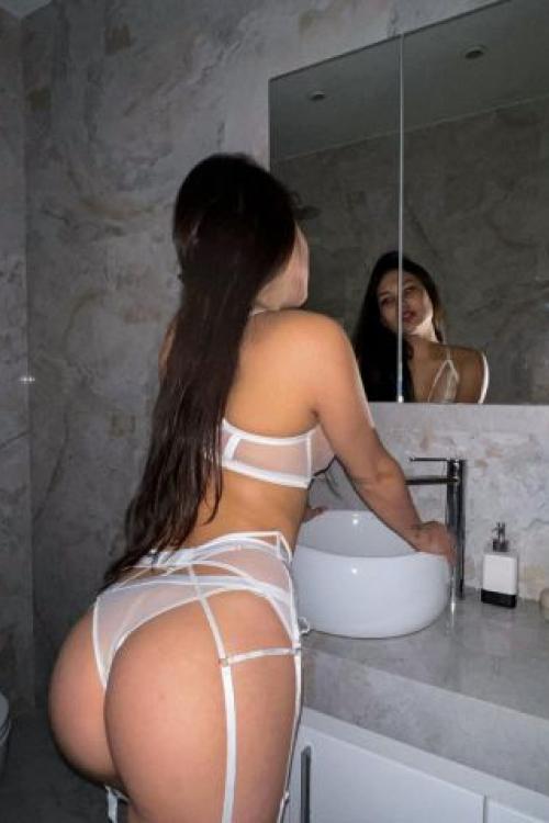 Проститутка Ольга у метро Проспект Большевиков в Питере