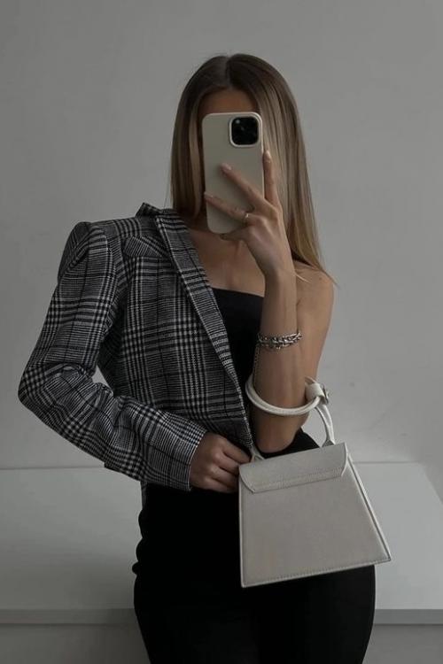 Проститутка и Индивидуалка Вика у метро Невский проспект в Питере