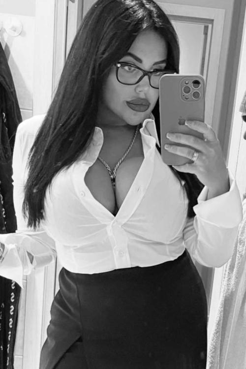 Проститутка и Индивидуалка Кира у метро Старая Деревня СПб