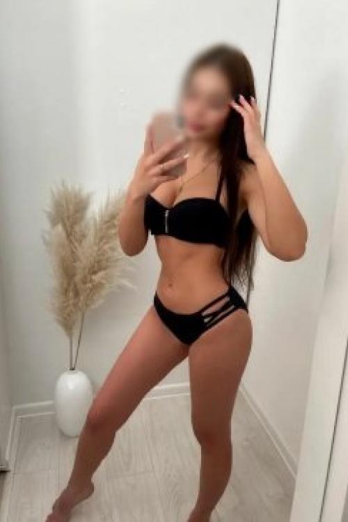 Проститутка и Индивидуалка Мила у метро Комендантский проспект СПб