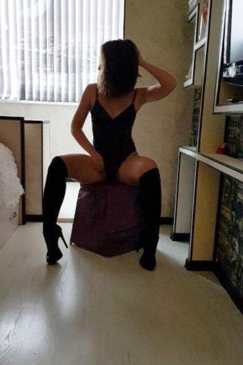 Проститутка Нинка у метро Чёрная речка Питера