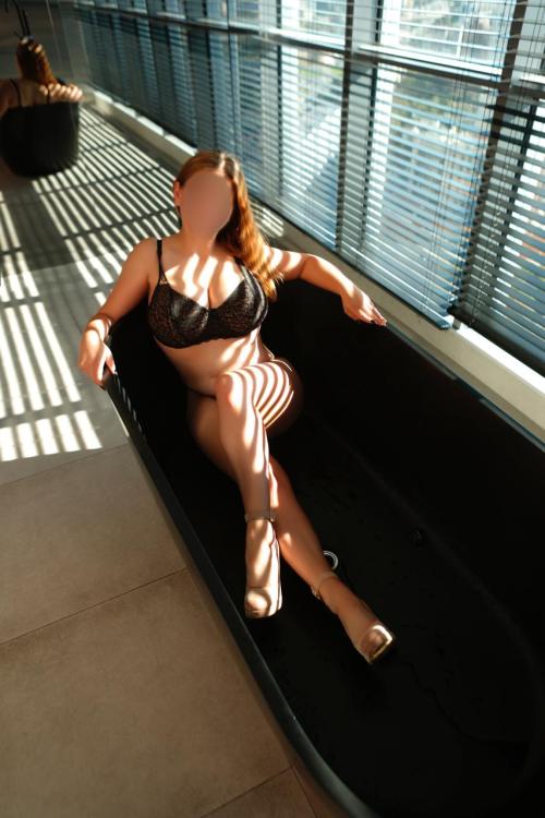 Проститутка и Подружка Алена у метро Рыбацкое СПб