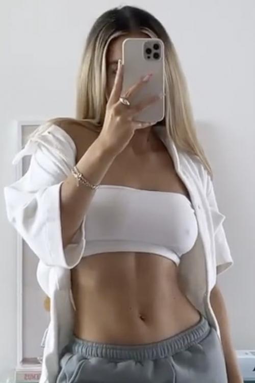 Проститутка и Индивидуалка Вика у метро Невский проспект в Питере