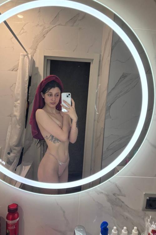 Проститутка и Индивидуалка Карина 24/7 у метро Московская Питера