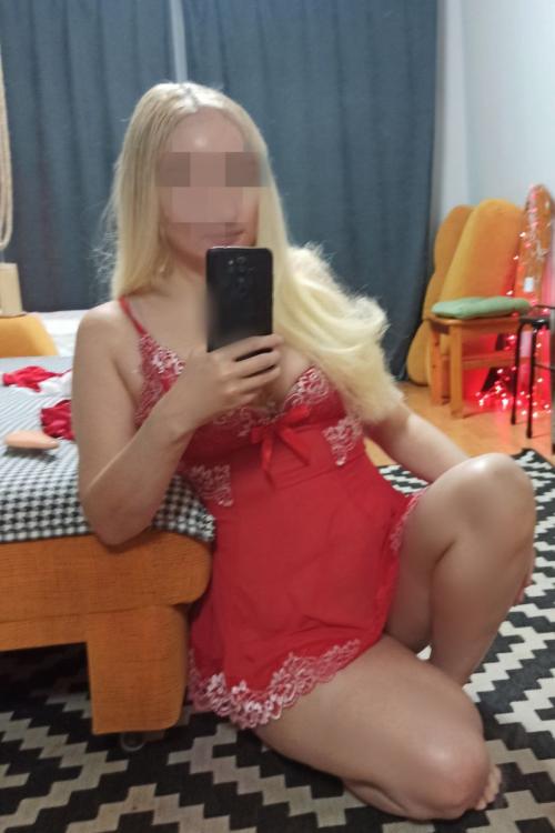 Проститутка и Индивидуалка Катя у метро Комендантский проспект СПб