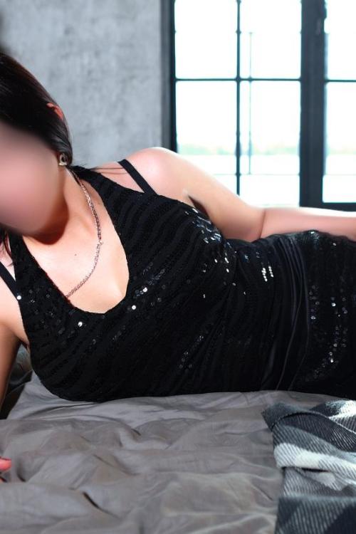 Проститутка и Пара Лейла у метро Лиговский проспект в Питере