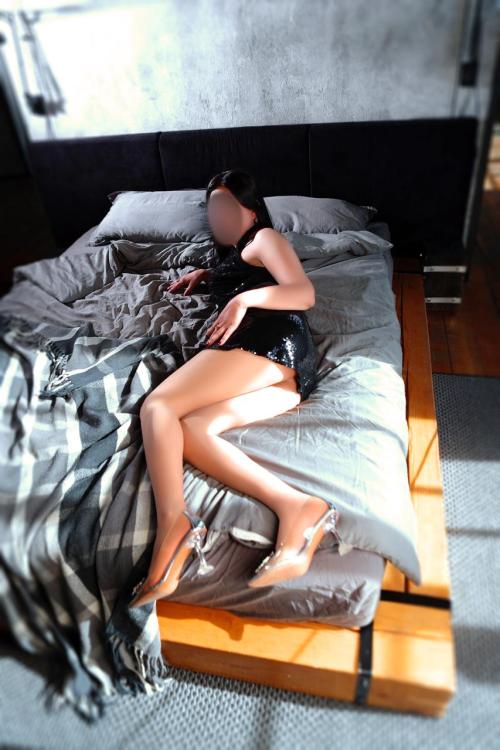 Проститутка и Пара Лейла у метро Лиговский проспект в Питере