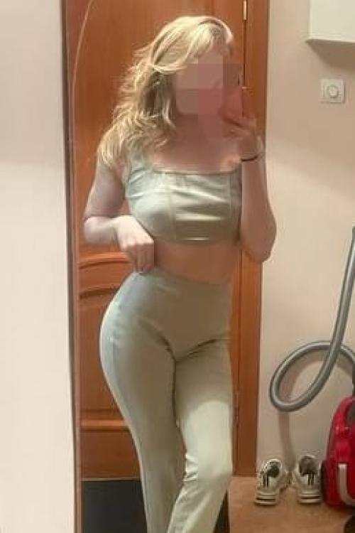 Проститутка Лиза у метро Парнас Питера