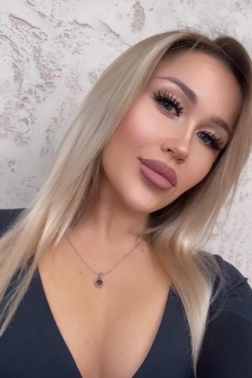 Индивидуалка Вика Выезд у метро Комендантский проспект в Питере