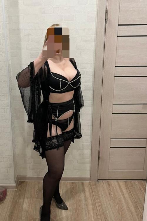 Проститутка Юля у метро Парнас в Питере