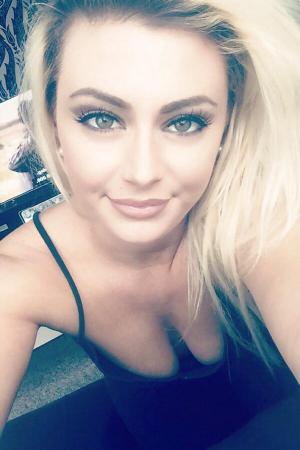 Проститутка и Индивидуалка Кира КУНИ у метро Комендантский проспект в Питере