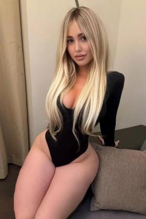 Проститутка и Индивидуалка Юля у метро Старая Деревня в Питере